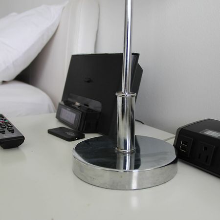 Private Apartments At The Casablanca ไมอามีบีช ภายนอก รูปภาพ