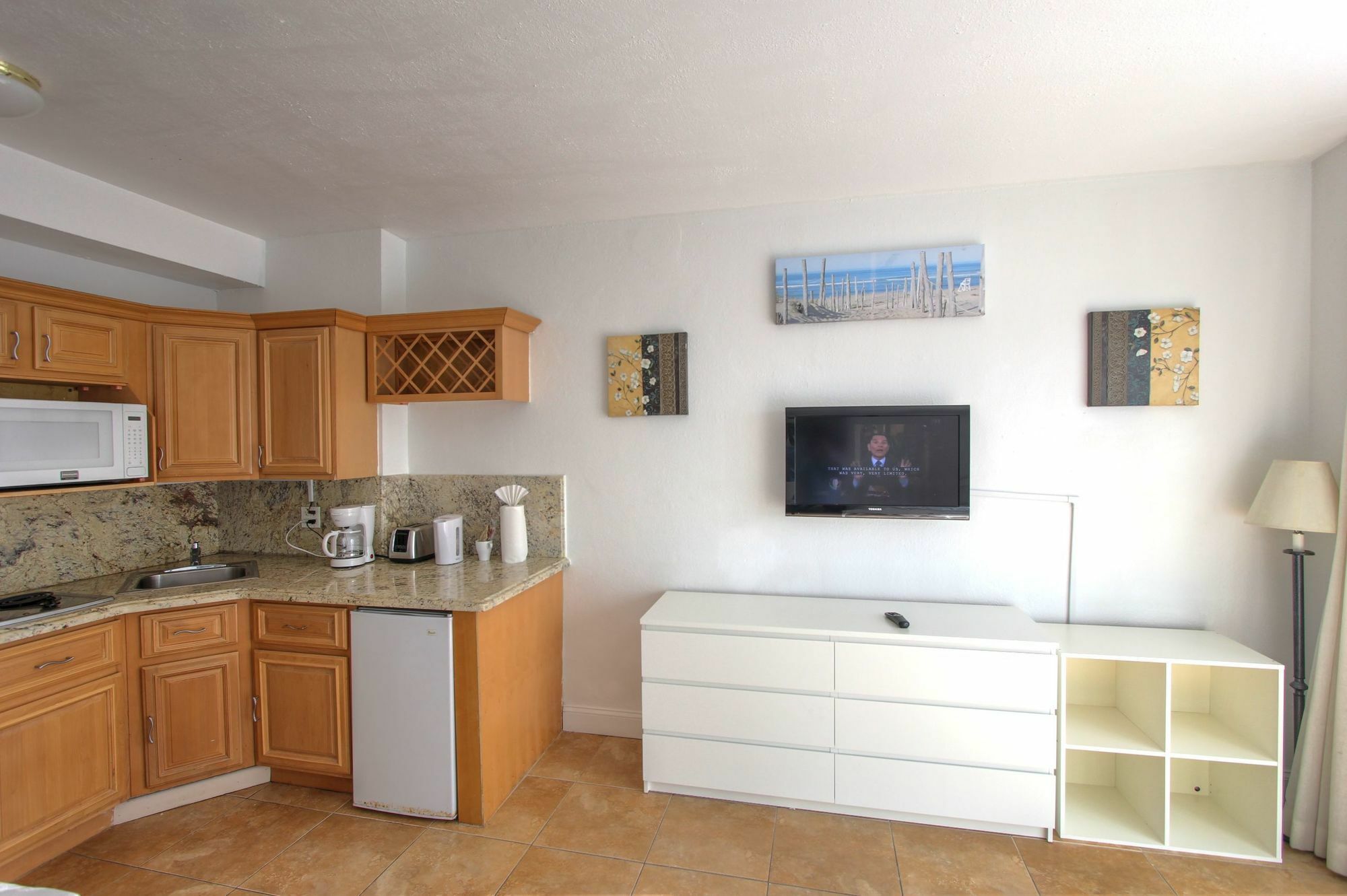 Private Apartments At The Casablanca ไมอามีบีช ภายนอก รูปภาพ