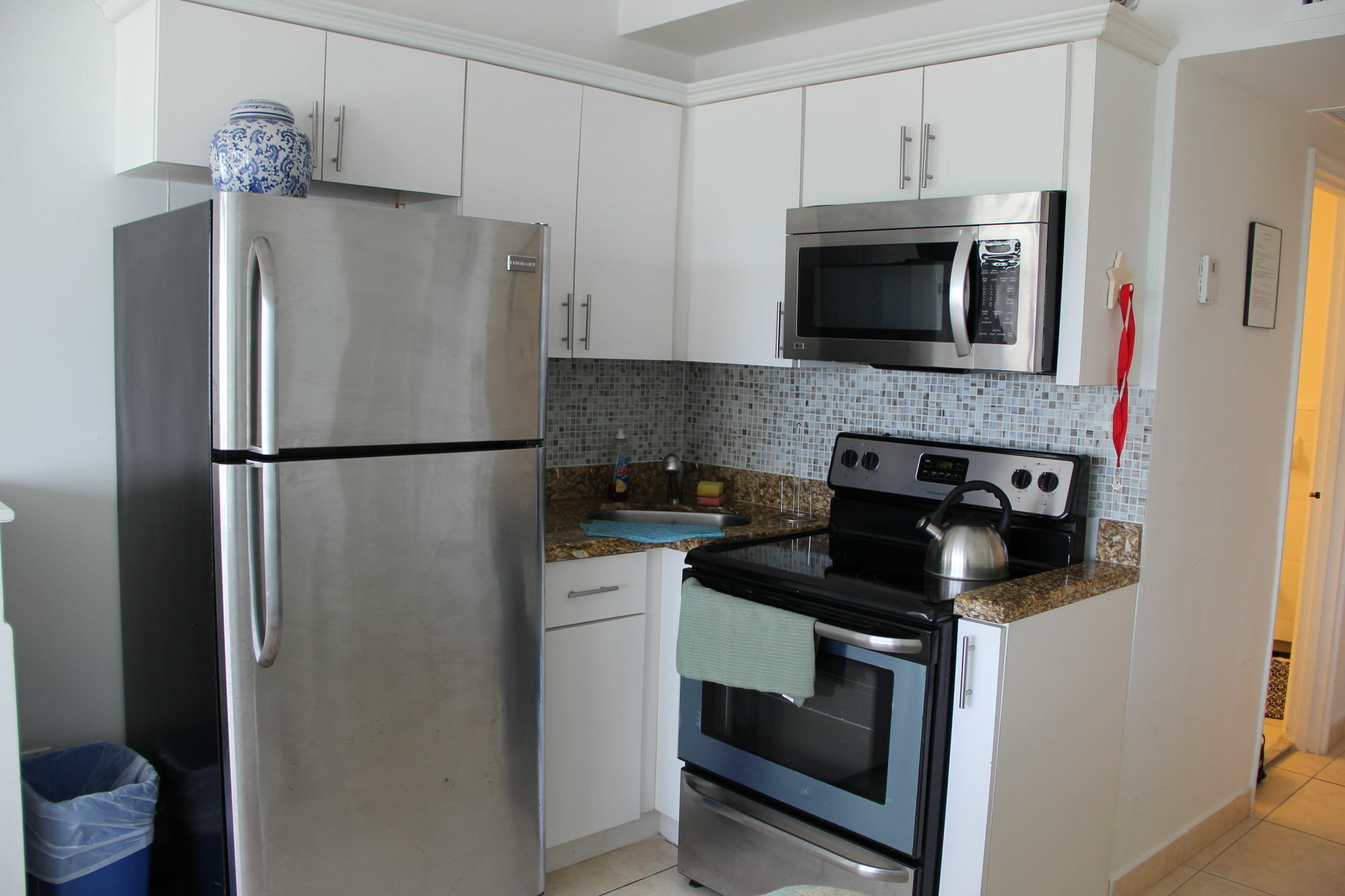 Private Apartments At The Casablanca ไมอามีบีช ภายนอก รูปภาพ