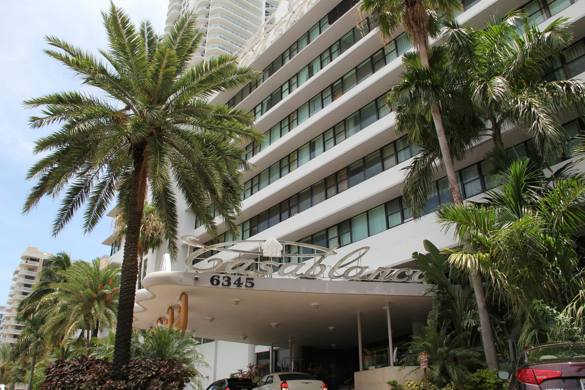 Private Apartments At The Casablanca ไมอามีบีช ภายนอก รูปภาพ
