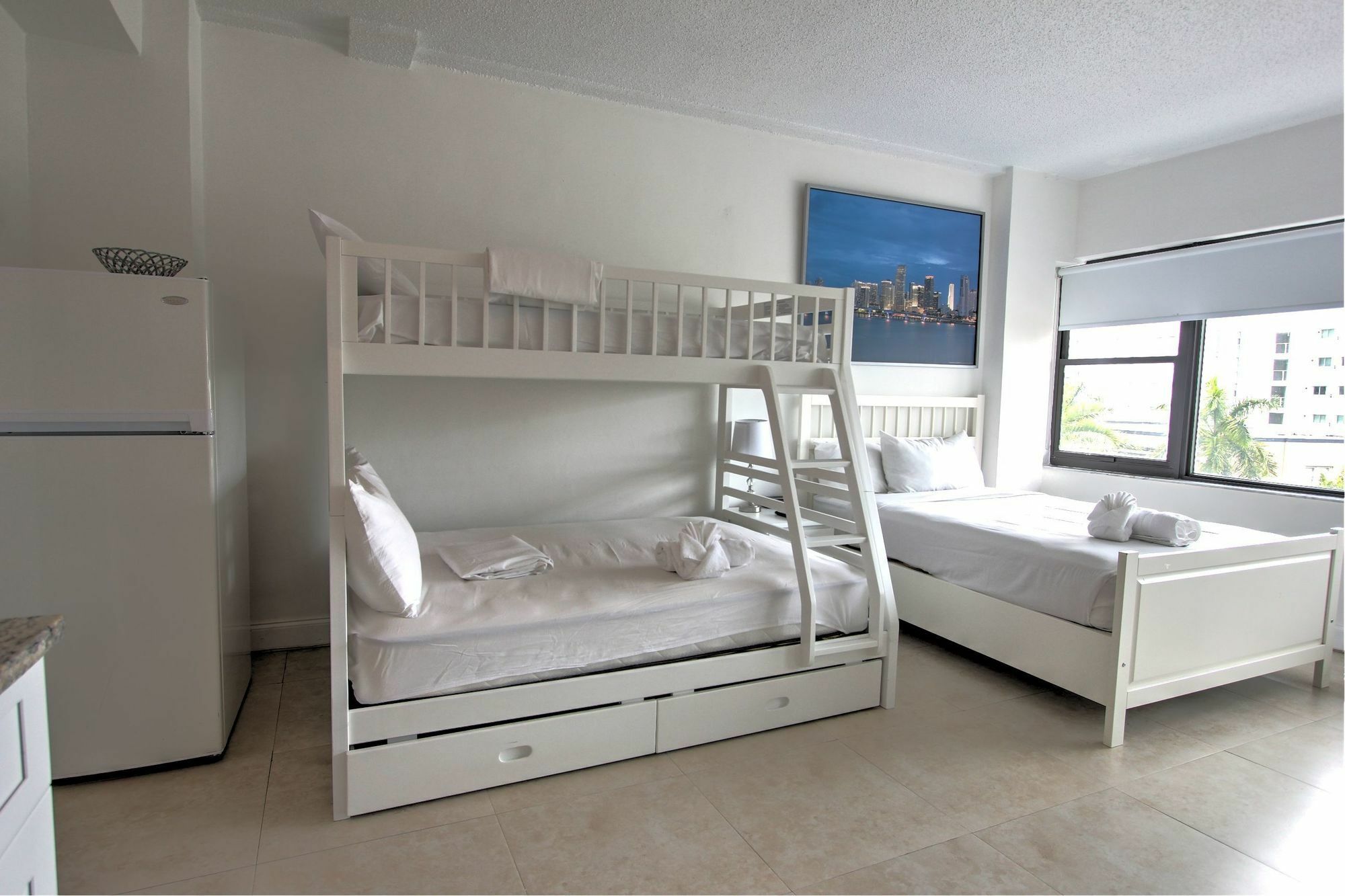 Private Apartments At The Casablanca ไมอามีบีช ภายนอก รูปภาพ