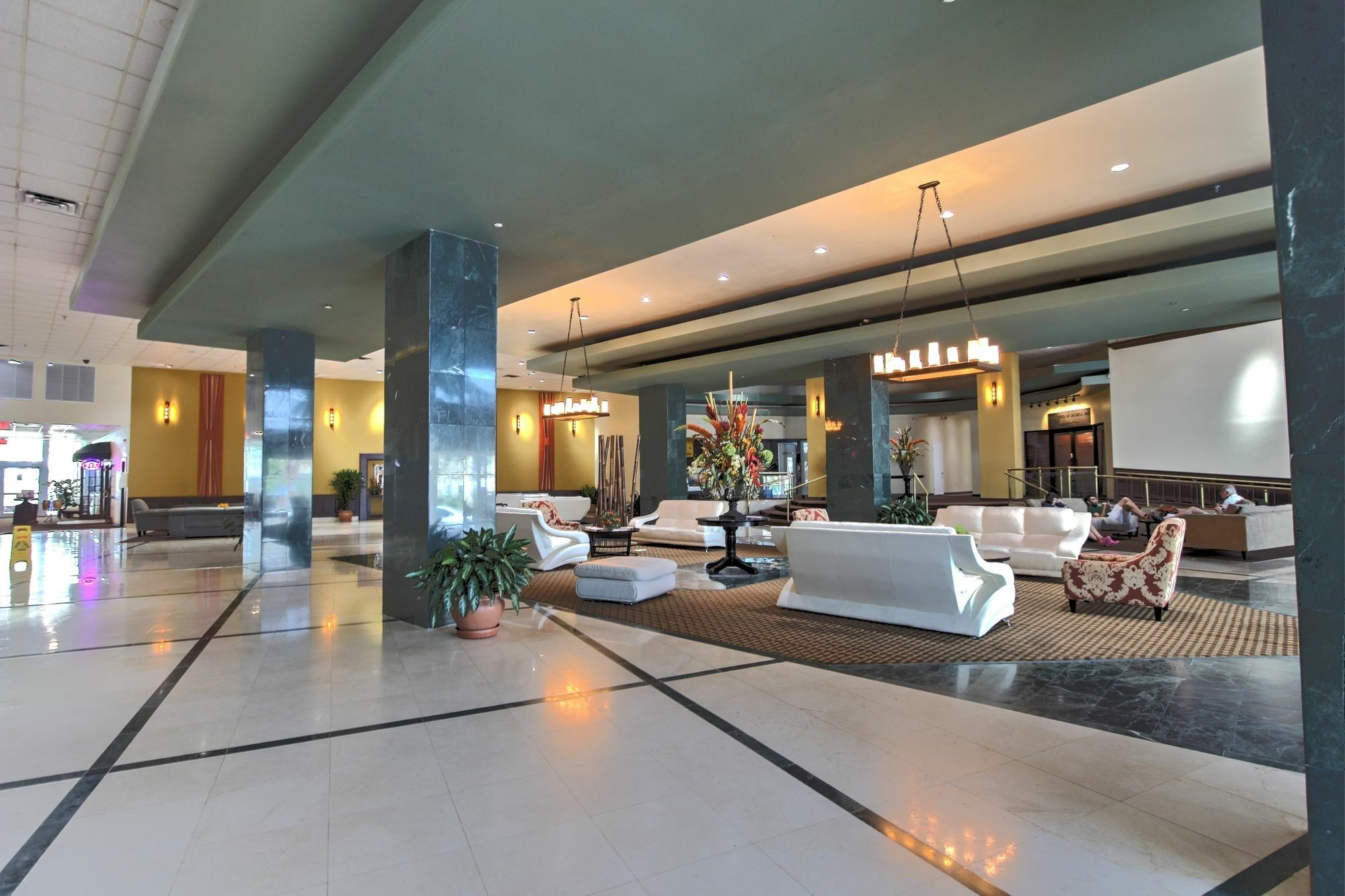 Private Apartments At The Casablanca ไมอามีบีช ภายนอก รูปภาพ