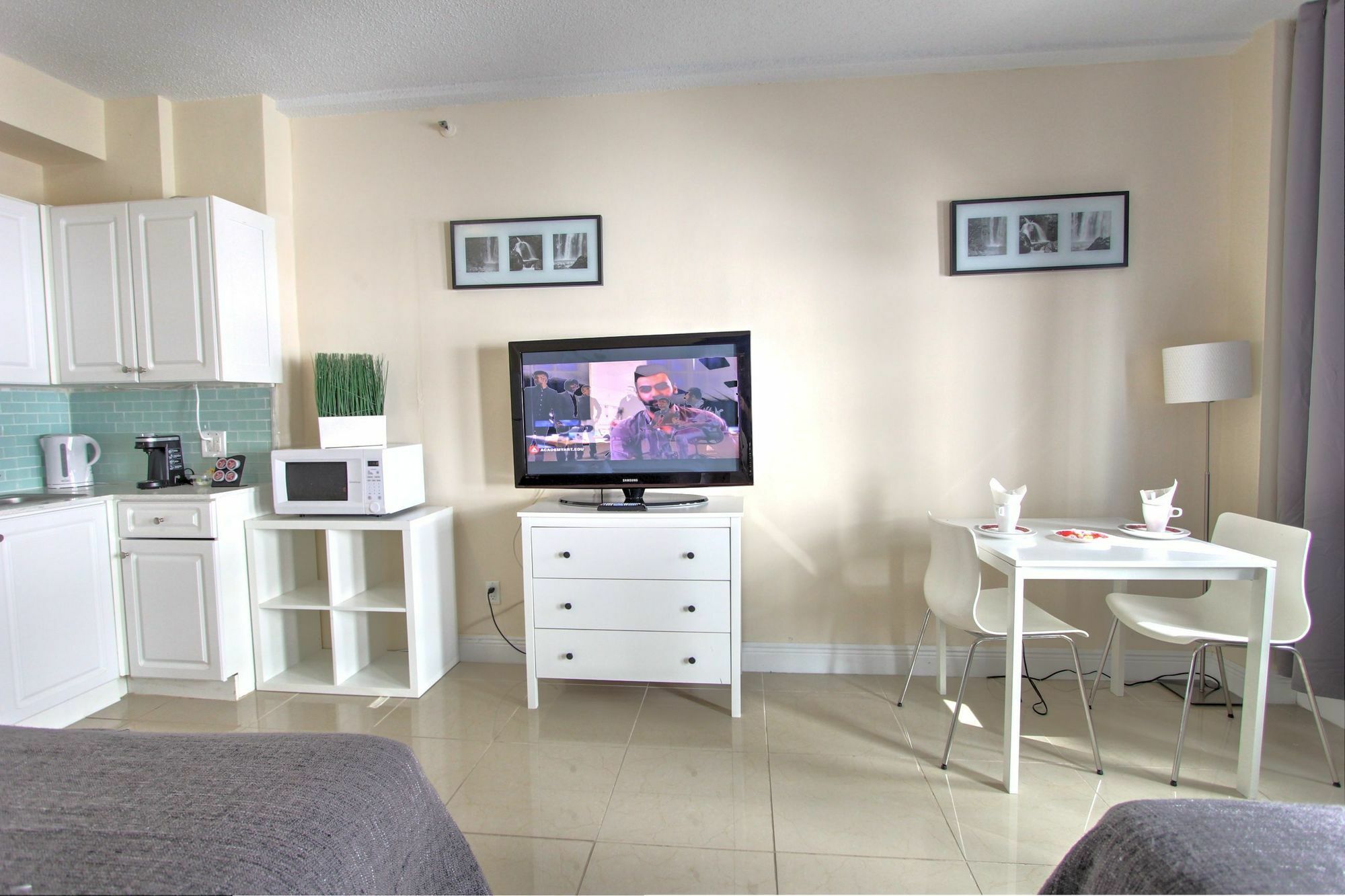 Private Apartments At The Casablanca ไมอามีบีช ภายนอก รูปภาพ