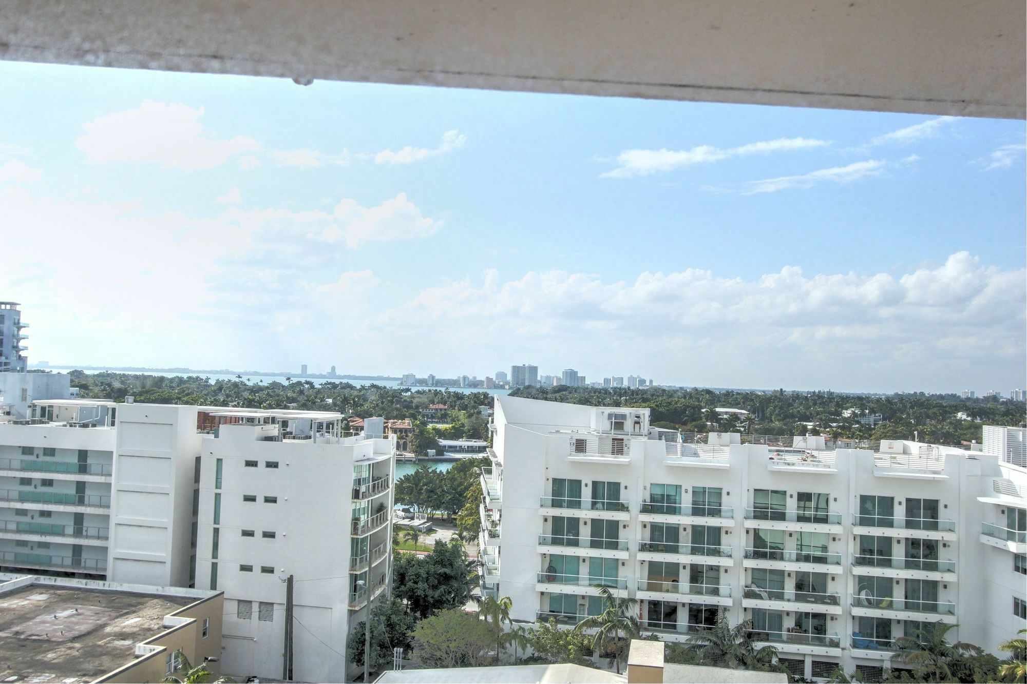 Private Apartments At The Casablanca ไมอามีบีช ภายนอก รูปภาพ
